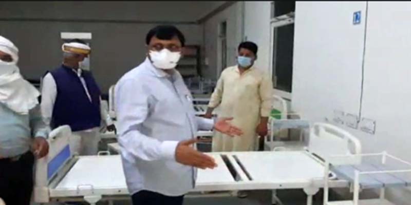 Rampur DM Anjney Kumar observing Jauhar University for Corona Patients 