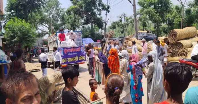 'कोई भूखा न सोये' मिशन के तहत सूखे राशन बाँटने का सिलसिला हापुड़ ज़िले के गढ़मुक्तेश्वर में पहुँचा