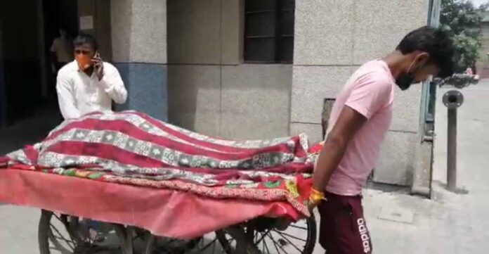 कोरोना काल में ठेले पर शव
