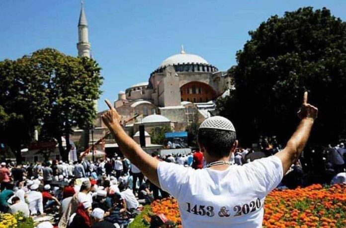Ayasofia Hagia Sophia: Former Istanbul museum welcomes Muslim worshippers