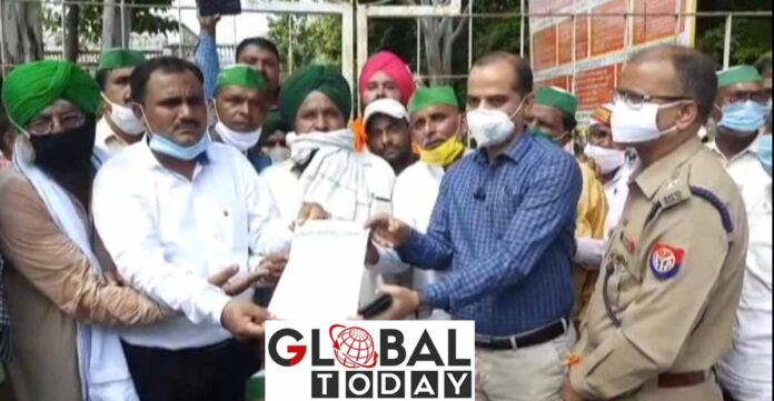किसान विरोधी बिल के ख़िलाफ़ किसानों ने किया विरोध प्रदर्शन