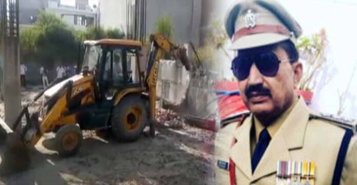 आज़म खान के क़रीबी पूर्व सीओ की निर्माणाधीन इमारत पर चला बुलडोज़र