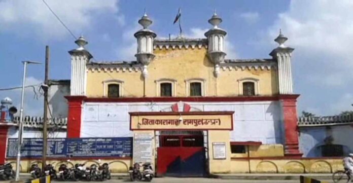 जेल में बन्द महिला बन्दियों को सिखाया जा रहा हुनर