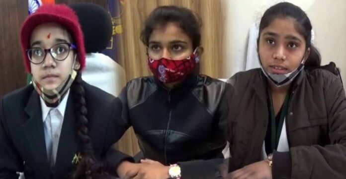 officer 26 स्कूली छात्राओं ने संभाला अधिकारियों का चार्ज