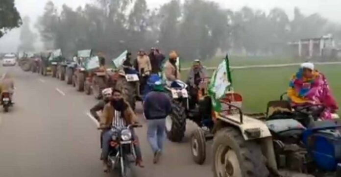 किसानों ने निकाली ट्रेक्टर रैली