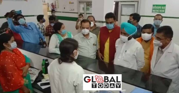उत्तर प्रदेश के राज्यमंत्री के निरीक्षण में सरकारी गाइडलाइन की जमकर उड़ी धज्जियां