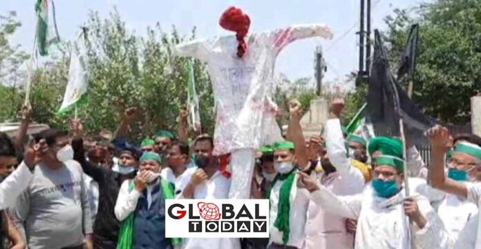 black day कृषि क़ानूनों के विरोध में किसानों ने मनाया काला दिवस