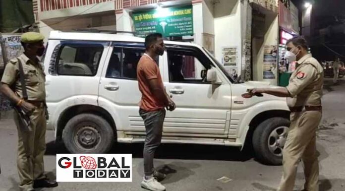 कोरोना कर्फ्यू नियमों के पालन कराने को लेकर सड़कों पर उतरा पुलिस प्रशासन