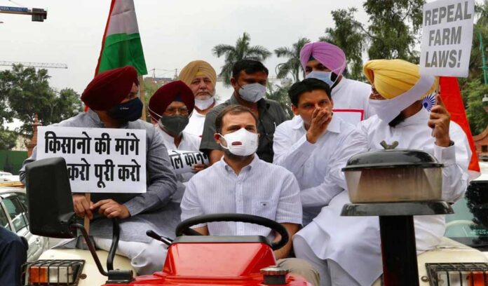 देश के किसानों के समर्थन में ट्रैक्टर चलाकर संसद पहुंचे राहुल गांधी