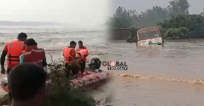रामपुर में बाढ़ से हालात हुए बेहद गंभीर
