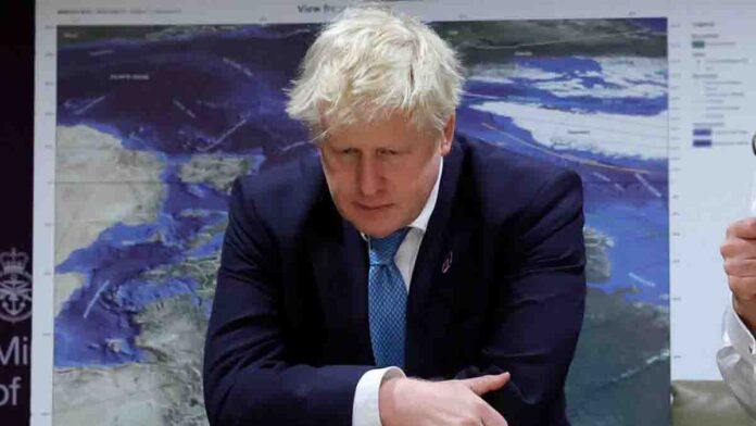 Borris Johnson News कोरोना पाबंदियों के बावजूद पार्टियों में शिरकत, ब्रिटिश प्रधानमंत्री के इस्तीफे की मांग ने ज़ोर पकड़ा