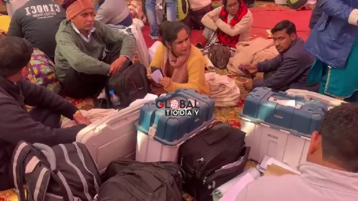 1812 बूथों के लिए रवाना हुईं पोलिंग पार्टियां