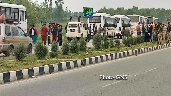 Valley-based PRIs Depart For Venue Amid Tight Security To Attend Panchayati Raj Diwas