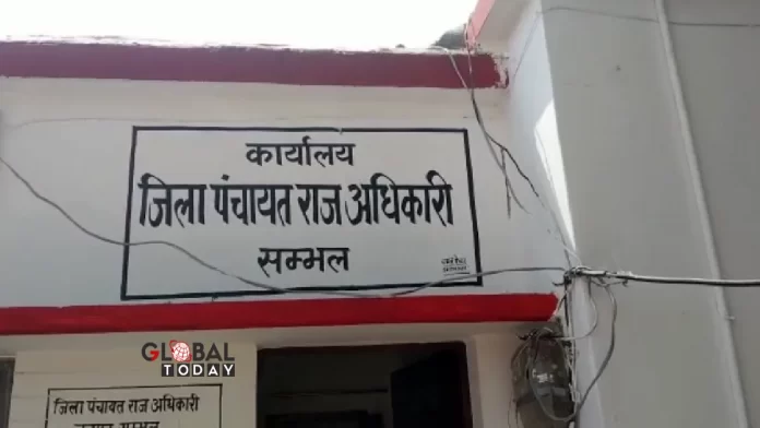 sambhal news सरकारी धन के दुरुपयोग के आरोप में 3 ग्राम पंचायत अधिकारी सस्पेंड