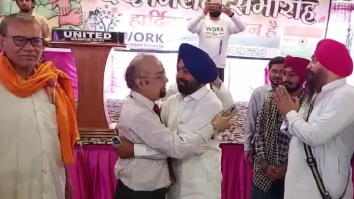 नफरतों के बीच मोहब्बत का पैग़ाम देने जमा हुए सभी धर्मों के लोग