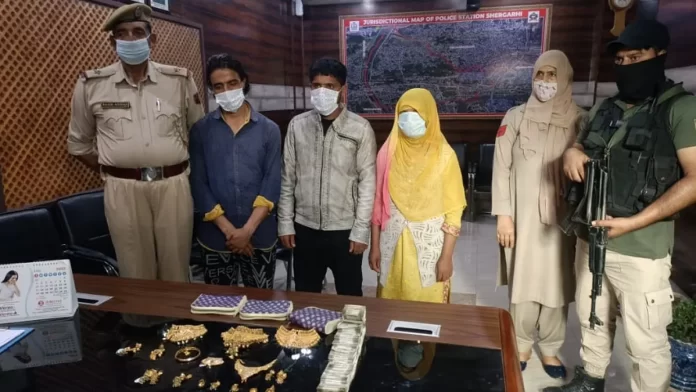 A woman among three criminals was arrested