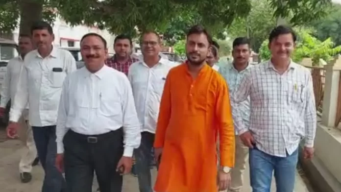 anuj kumar अविश्वास प्रस्ताव दाखिल करने वाले अनुज कुमार।