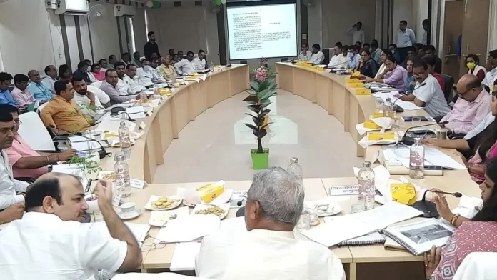गढ़-अमरोहा लोकसभा क्षेत्र में लोड शैडिंग एवं जर्जर तारों की समस्याओं का जल्द समाधान होगा-कुँवर दानिश अली