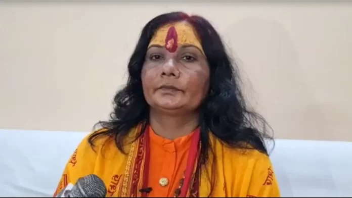 तिरंगा विरोधियों को देश से धक्का देकर निकालना चाहिए-साध्वी गीता प्रधान