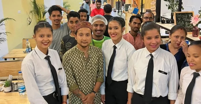 इंडियन आइडल- 12 के विजेता रहे पवनदीप राजन को उत्तराखंड आकर डिनर के लिए लंबा इंतज़ार करना पड़ा।