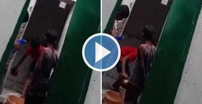 viral video प्रिंसिपल का छात्रों से शौचालय साफ कराने का वीडियो वायरल