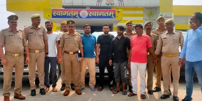 विदेश से व्हाट्सएप वीडियो कॉल से चलाता है गैंग