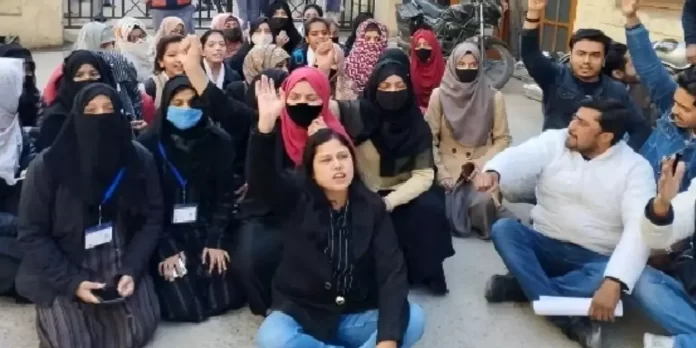 UP: Girls wearing burqas denied admission in Moradabad college
