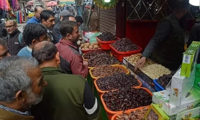 Srinagar Admin launches major crackdown on illegal profiteering in different markets of the city.