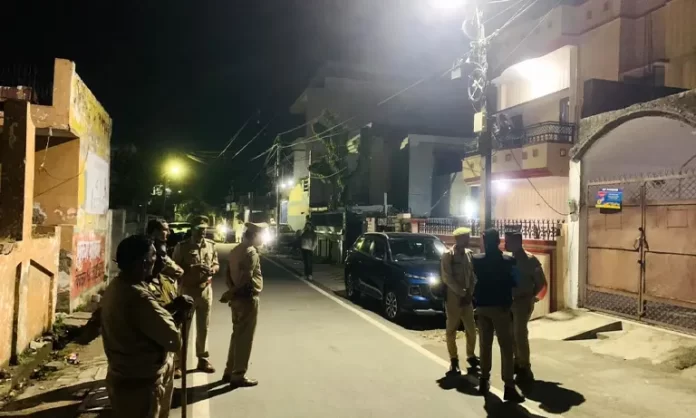लाजपत नगर में तरावीह पढ़े जाने पर हंगामा, आयरन स्टोर मालिक द्वारा गाेदाम में नमाज़ अदा करने पर लोगों का विरोध