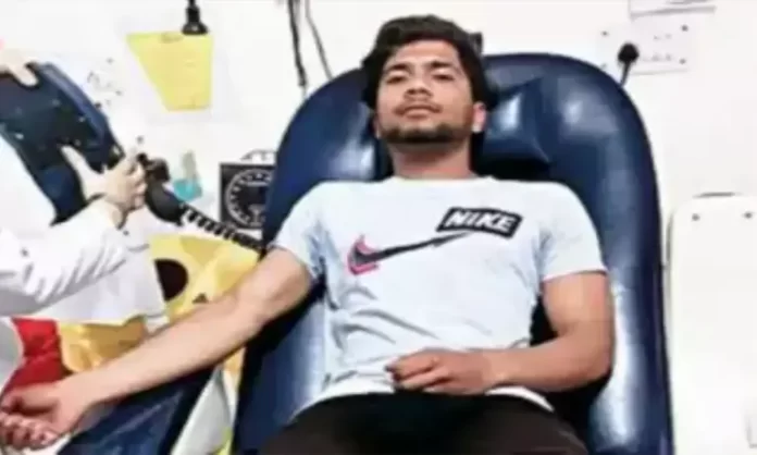 पांच युवकों ने रोज़ा तोड़कर कैंसर पीड़ित को किया रक्तदान, देहरादून में देखने को मिली इंसानियत की अनोखी मिसाल