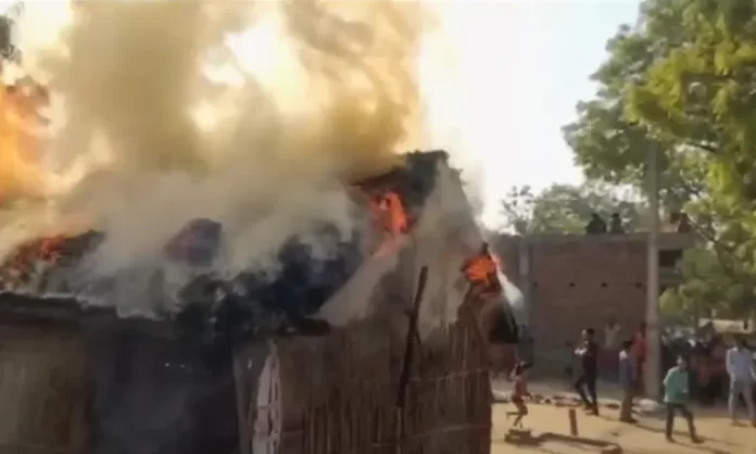 Barabanki news दबंगों ने फूंका गरीब का आशियाना