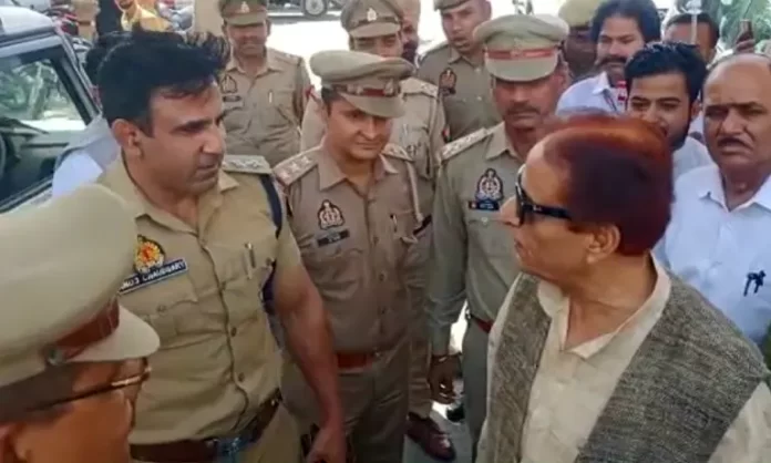 anuj chaudhry co आज़म खान ने सीओ सिटी अनुज चौधरी से कहा कि उनकी पर्सनालिटी अच्छी है