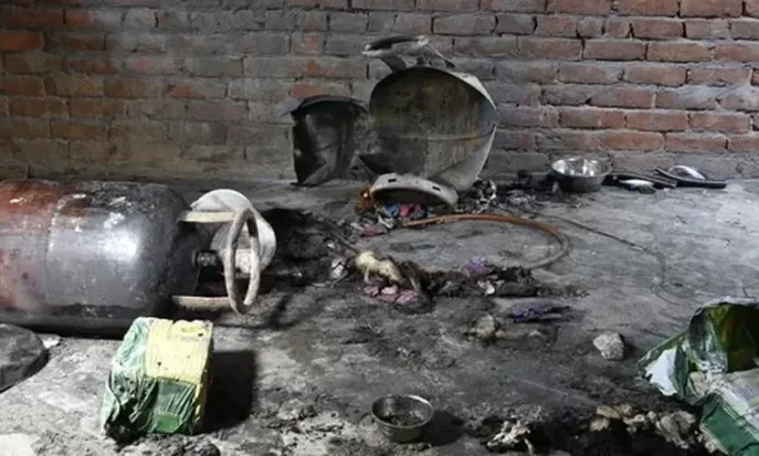 lpg cylinder blast Woman Killed In LPG Cylinder Blast, 3-Storey House Gutted In Ali Kadal Srinagar