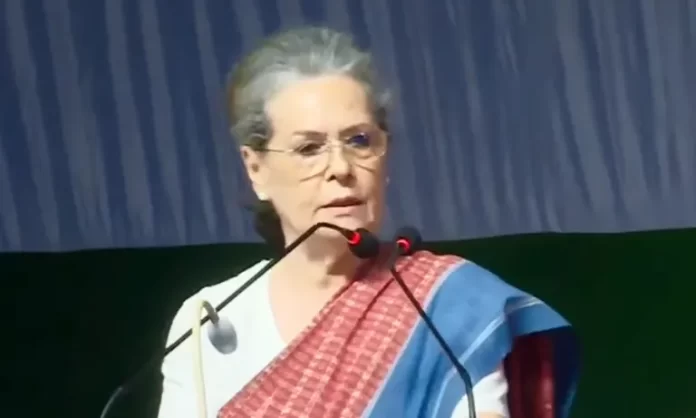 हम सभी का फर्ज है कि इस दमनकारी सरकार के खिलाफ आवाज बुलंद करें