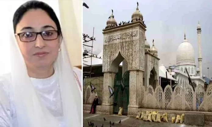 Dr Andrabi Bans Entry of Footwear into Praying Areas at Waqf Notified Mosques & Shrines