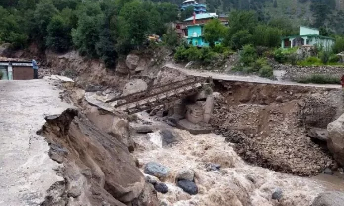 हिमाचल प्रदेश के सोलन में फटा बादल
