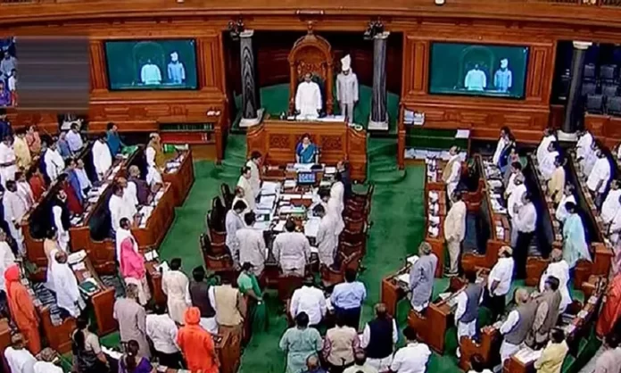 लोकसभा में हंगामा, कार्यवाही स्थगित
