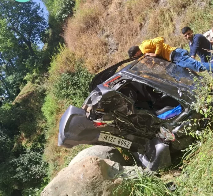 Cop among 2 persons killed as vehicle falls into gorge in Poonch