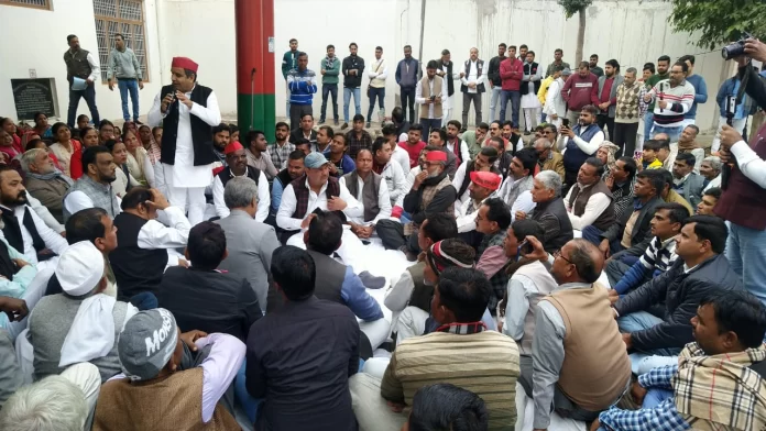 अलोकतांत्रिक तरीके से एक षड्यंत्र के तहत निलंबित कर लोकतंत्र की हत्या करने का प्रयास- धर्मेन्द्र यादव
