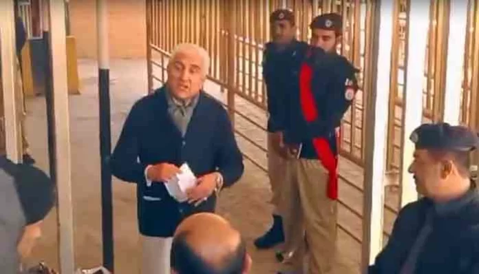 शाह महमूद क़ुरैशी को आरए बाज़ार पुलिस स्टेशन और सदर बरुनी पुलिस स्टेशन ने गिरफ्तार किया था।