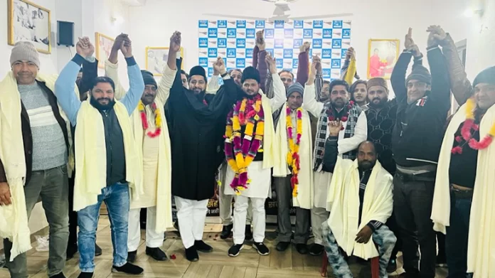 AAP के सभासद मौ० ज़फ़र के नगर पालिका में "दल" के नेता बनने पर स्वागत