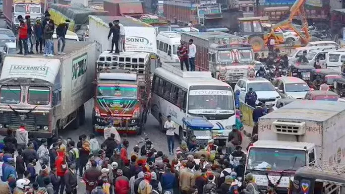 Strike Or No Strike: 2 Prominent Transporter Associations Divided Over Strike Call in Jammu & Kashmir