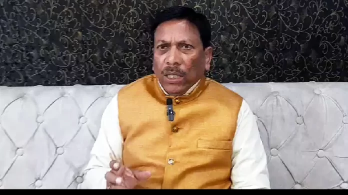 भाजपा सांसद घनश्याम सिंह लोधी ने कहा है, उनके अलावा चुनाव मैदान में कोई नहीं है