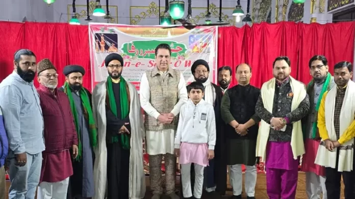 इमामबाड़ा किला में उलेमा और शायरों के साथ पूर्व मंत्री नवाब काजिम अली खां उर्फ नवेद मियां