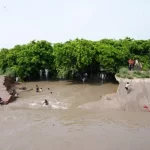 राजधानी दिल्ली पर बाढ़ का ख़तरा, बवाना में मुनक नहर के बांध की दीवार टूटी