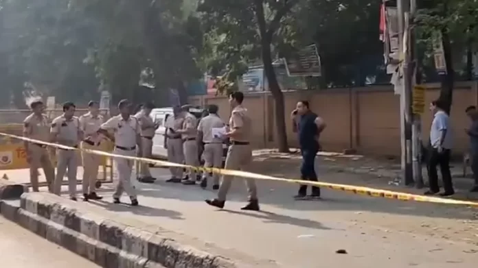 Explosion near CRPF school in Delhi, police busy investigating