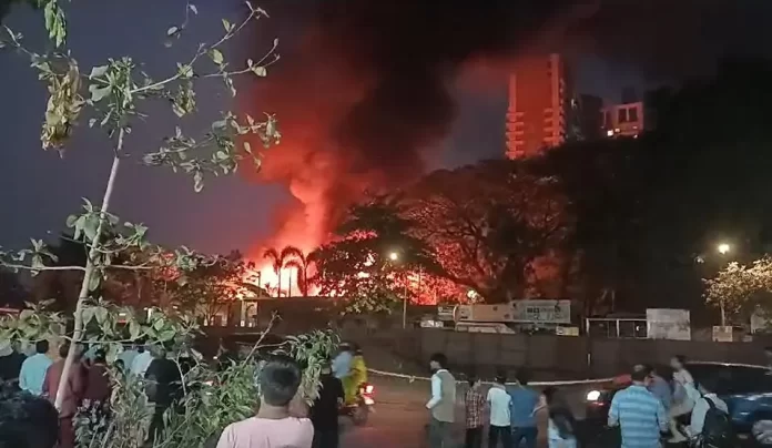 Mumbai: Massive fire behind Bageshwari temple in Goregaon, 12 fire engines at the spot