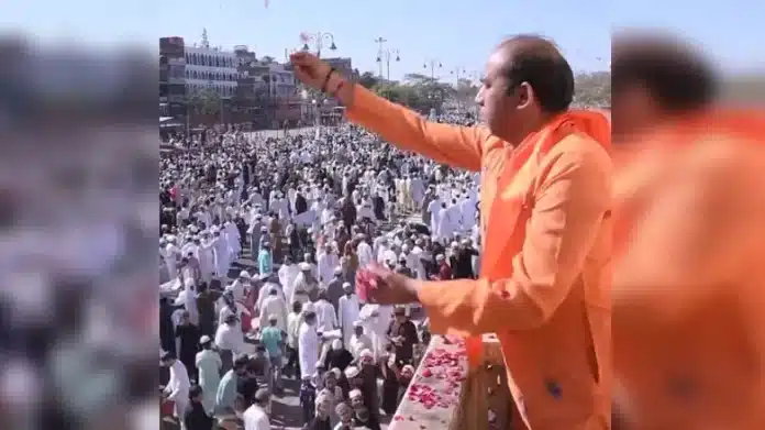 Hindu men shower flowers on Muslims celebrating Eid in Jaipur