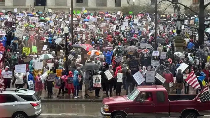 America: Massive protests in America against Trump's policies, thousands of people took to the streets