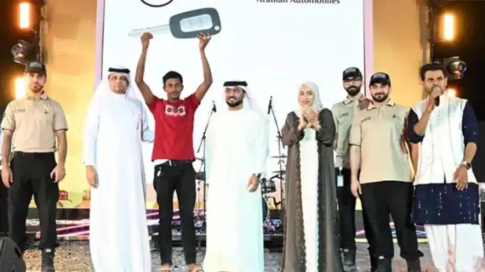 Dubai: Unique Eid Milan for laborers on Eid, cars and gold bricks were given as Eidi